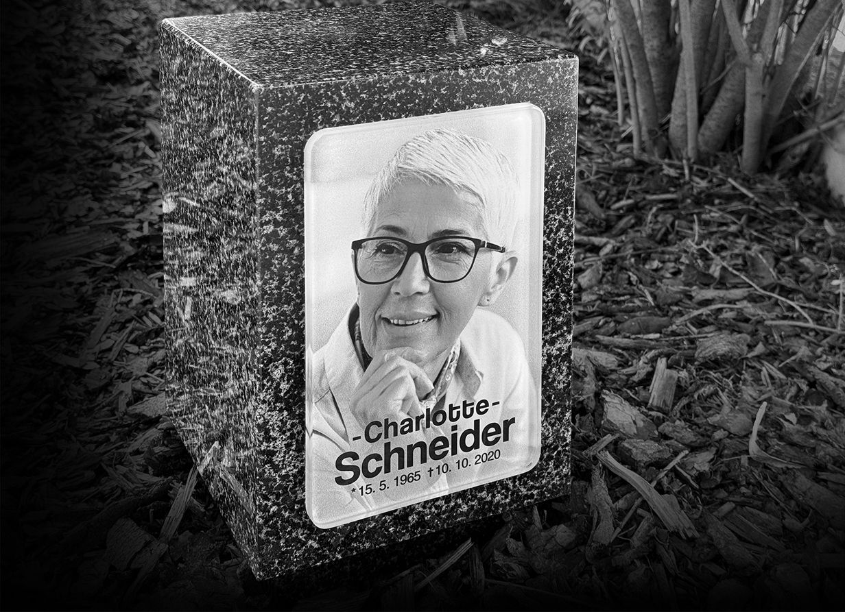 Skleněný náhrobek - Urns with face