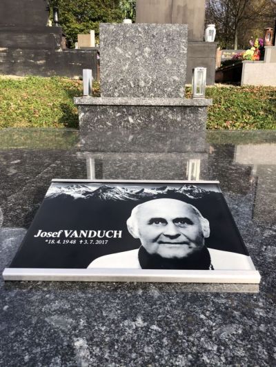 Placa de vidrio en un soporte