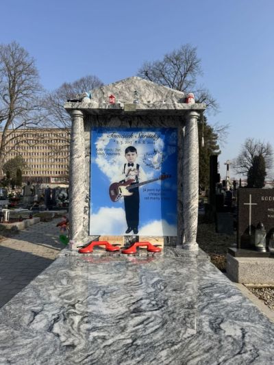 Lápida de vidrio con garantía de color de 100 años en exteriores