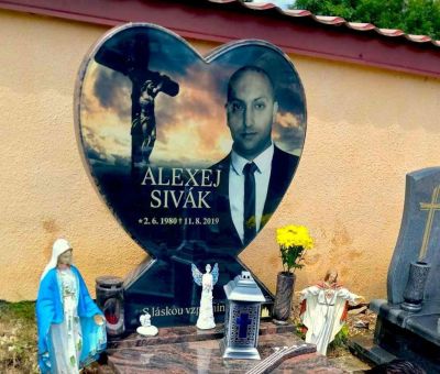 Lápida de vidrio en forma de corazón